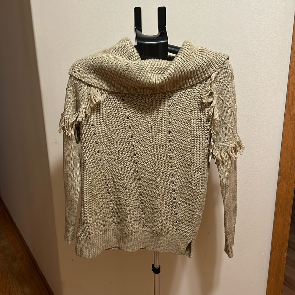 Knox Rose size small women sweater color tan